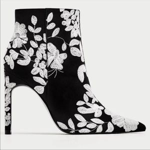 Zara Black and White Floral Ankle Boots - Size 38/7.5